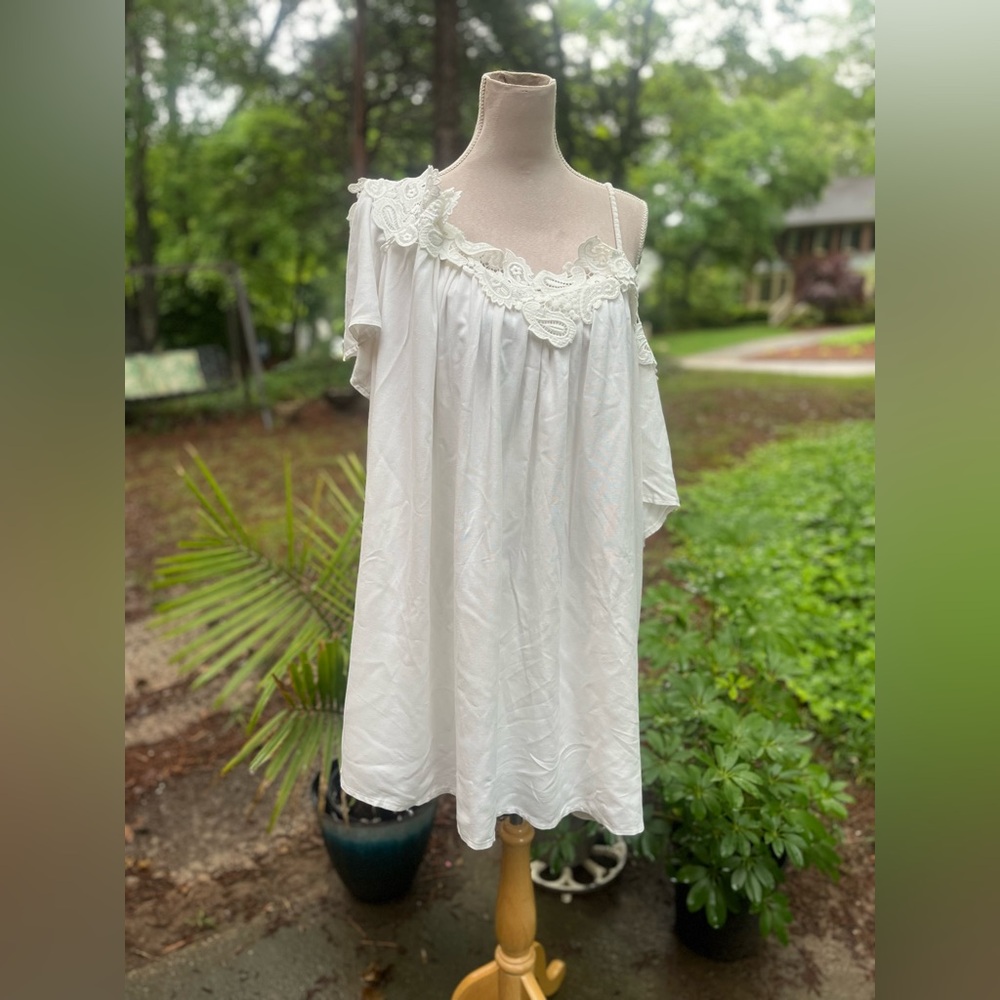 Zero Degrees Celsius White Lace Detail Party Dress, Size Large, EUC